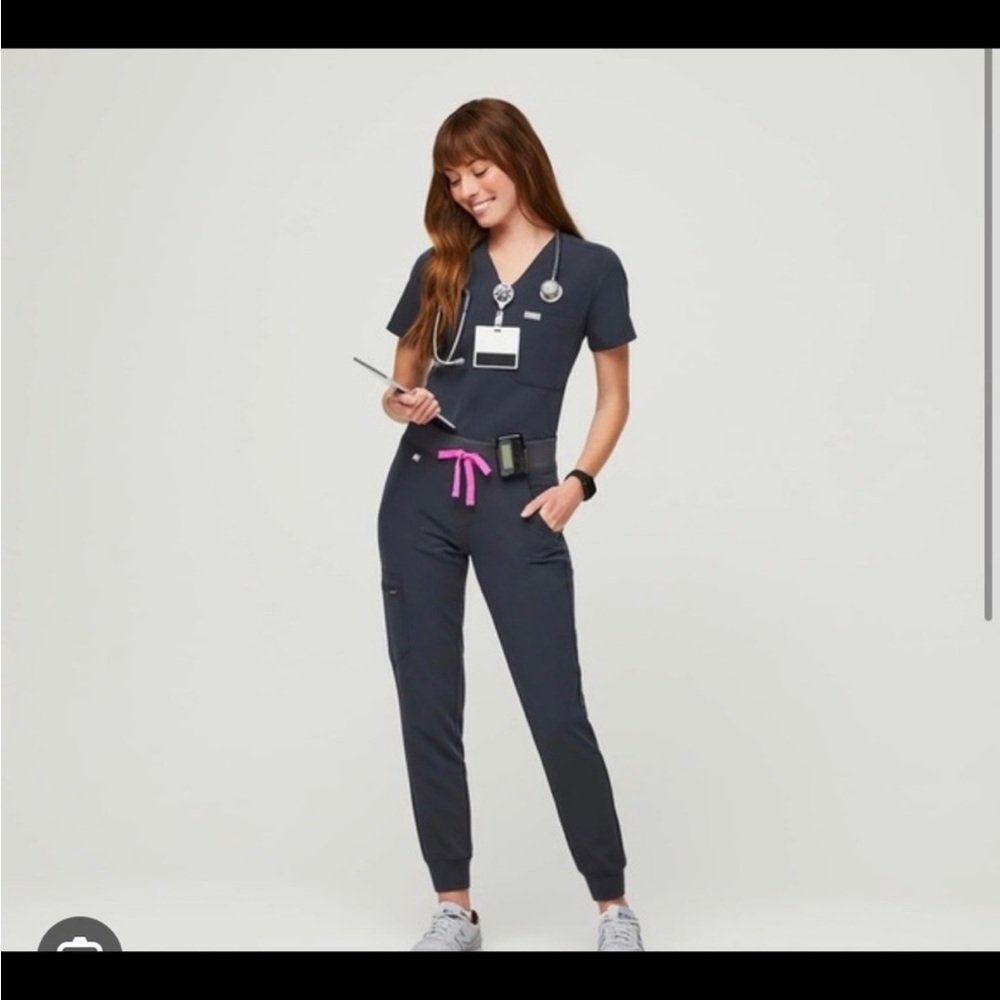 FIGS Technical Collection Scrub Top